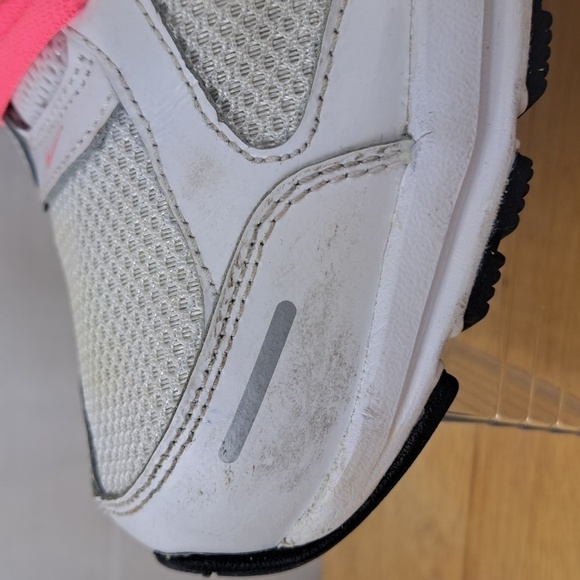 Nike Dart 10 reslon motion fit women's size 11 white & pink running shoes - Picture 6 of 8